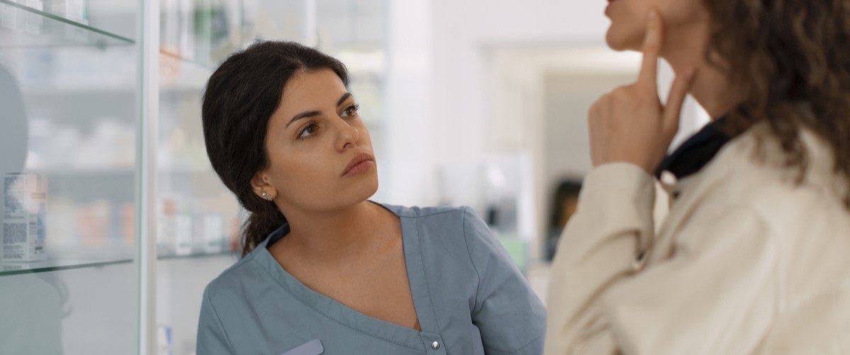 Hablar menos y escuchar más: una herramienta poderosa en la farmacia