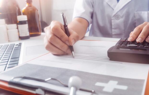 ¿Puedo ganar dinero con servicios de atención farmacéutica?