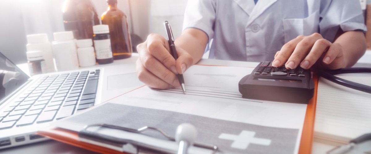 ¿Puedo ganar dinero con servicios de atención farmacéutica?